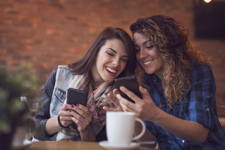 Using phones in the coffee shop